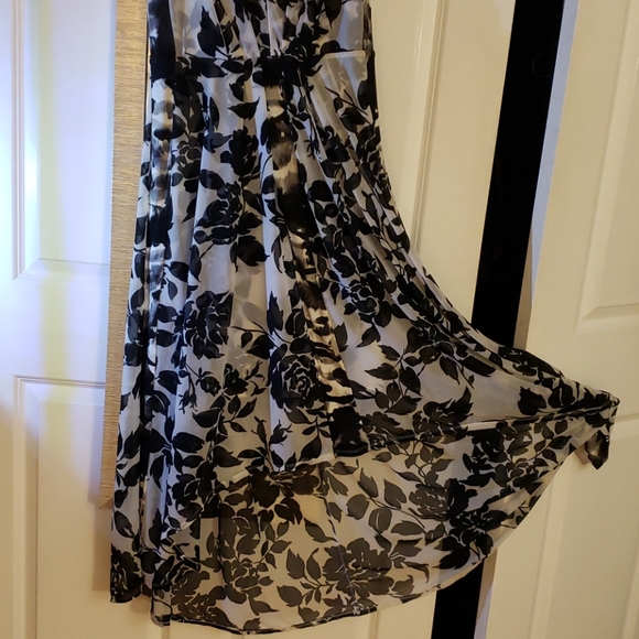 Dress - Picture 4 of 5